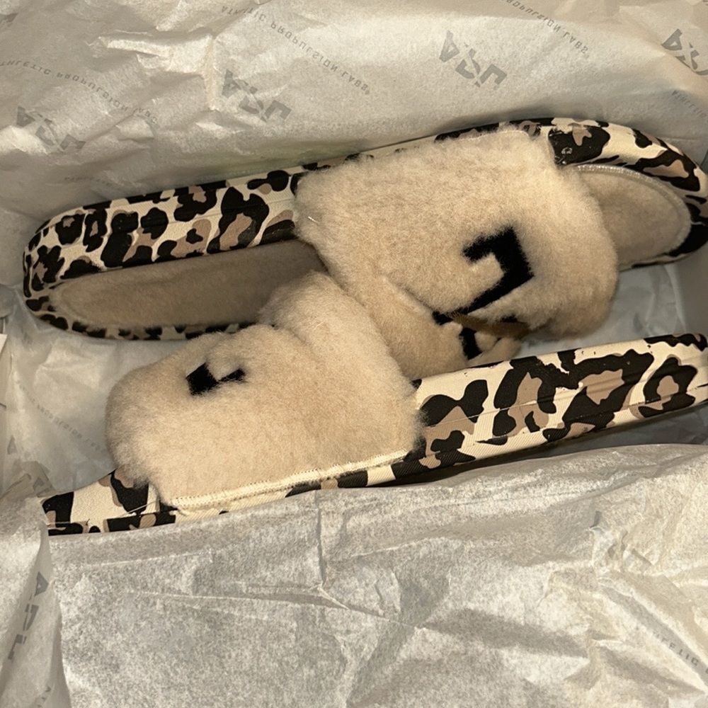 Apl Tan & Black Shearling Slip On Slides(Size 9) - image 5